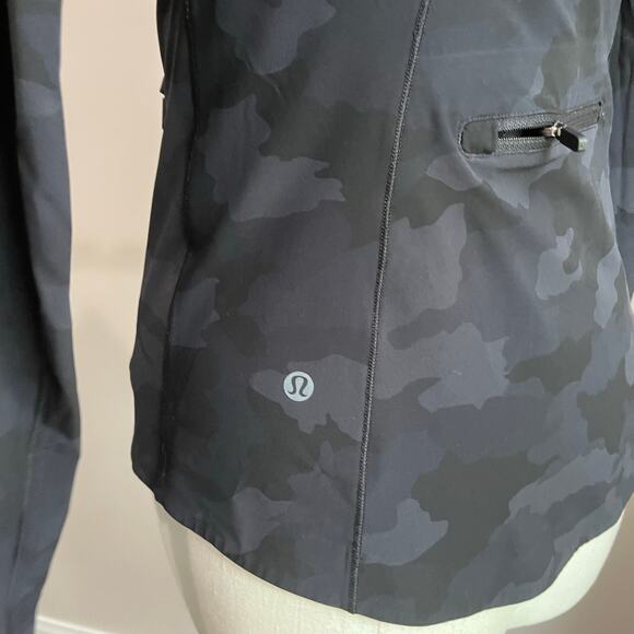Lululemon Camo Hooded Windbreaker Jacket Black Gray Zip Up Lightweight Sz 4 - Picture 4 of 9